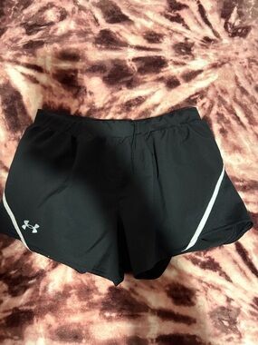 EVERYTHING MUST GO. Under Armour Women’s Black Running Shorts. Barely worn.
